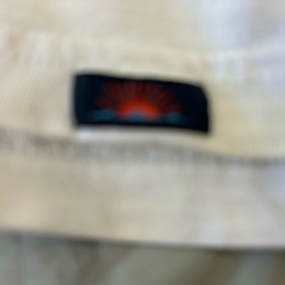 Faherty Sunwashed Regenerative Pocket Tee - White - Picture 2 of 15